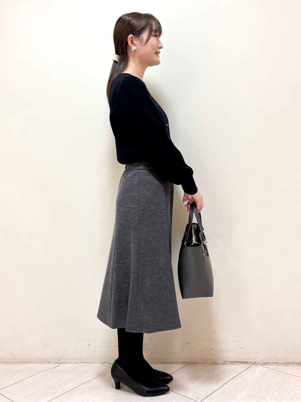 mikiさんの「Reflect｜【選べる8色／スカートにもパンツにも◎】ウール混ボートネックニット」を使ったコーディネート