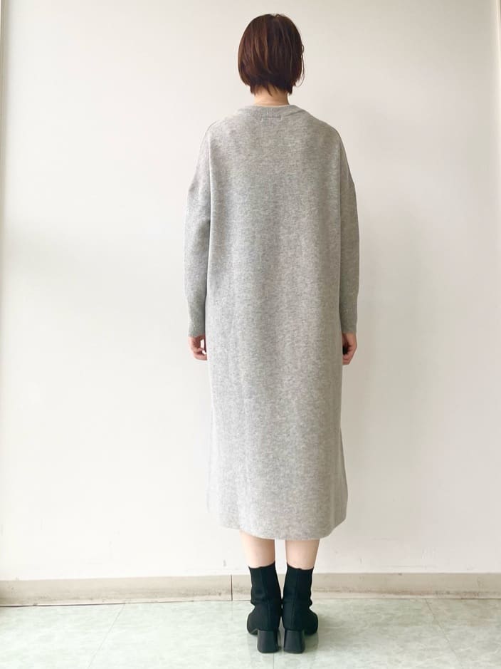 aliceさんの「UNTITLED｜【ロング丈/ゆったりシルエット】テントライン ニットワンピース」を使ったコーディネート