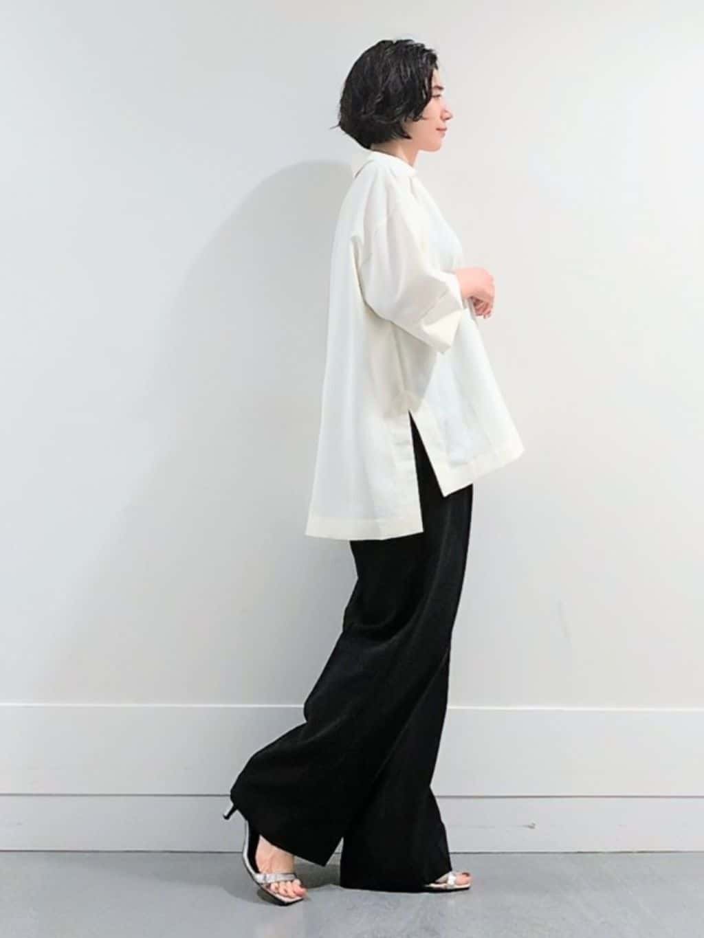 ミズタさんの「UNTITLED｜【UVカット/接触冷感/吸水速乾/ゆったり】V開きネックシャツ」を使ったコーディネート