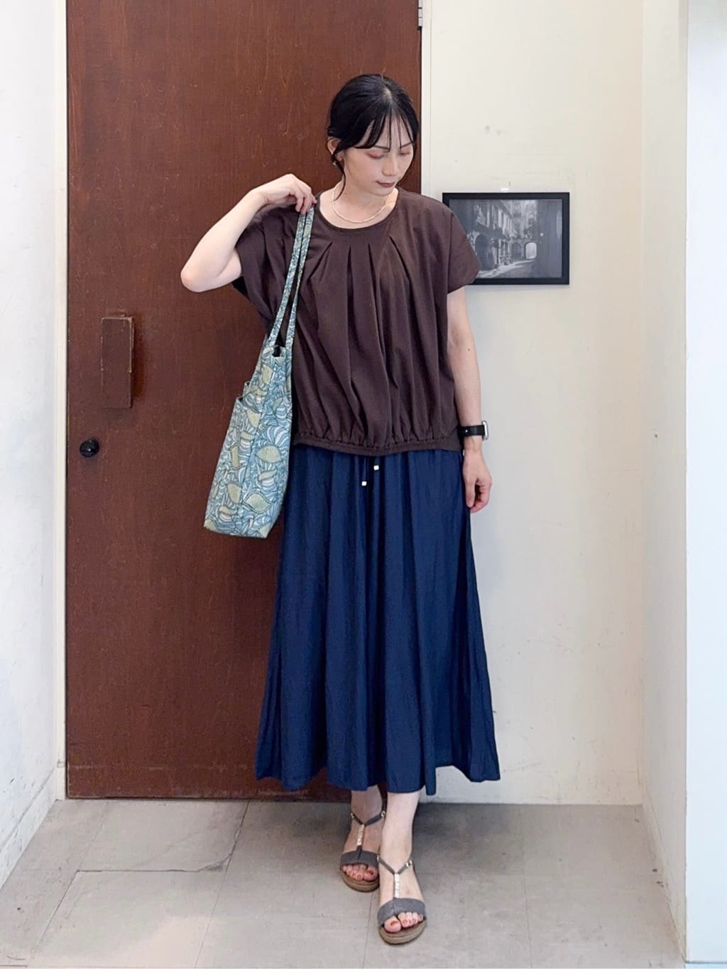 𝐇𝐢𝐫𝐨𝐦𝐢さんの「SHOO･LA･RUE｜【S-LL/裏地ひんやり】スカート見えで上品に マットサテンスカーチョ」を使ったコーディネート
