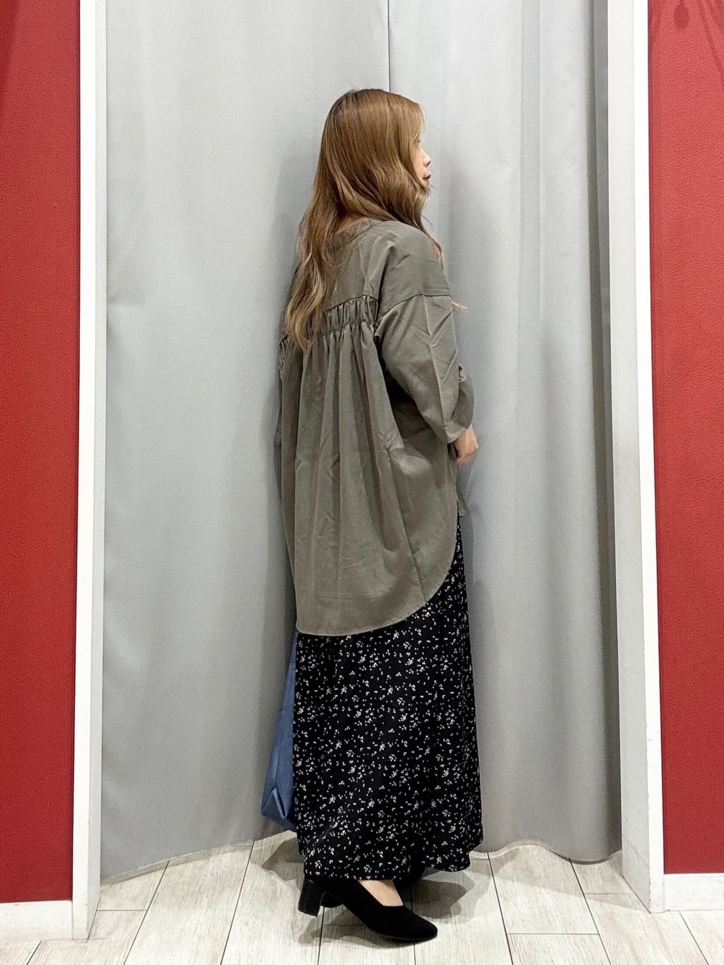 shioさんの「SHOO･LA･RUE｜【S-LL/洗濯後しわになりにくい】バックギャザーがアクセント スッキパーブラウス」を使ったコーディネート
