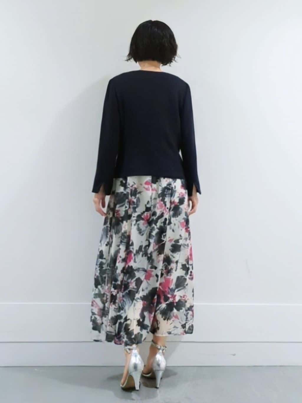 ミズタさんの「UNTITLED｜【シアー/エレガント/花柄/夏ワンピ】ペイントフラワーワンピース」を使ったコーディネート