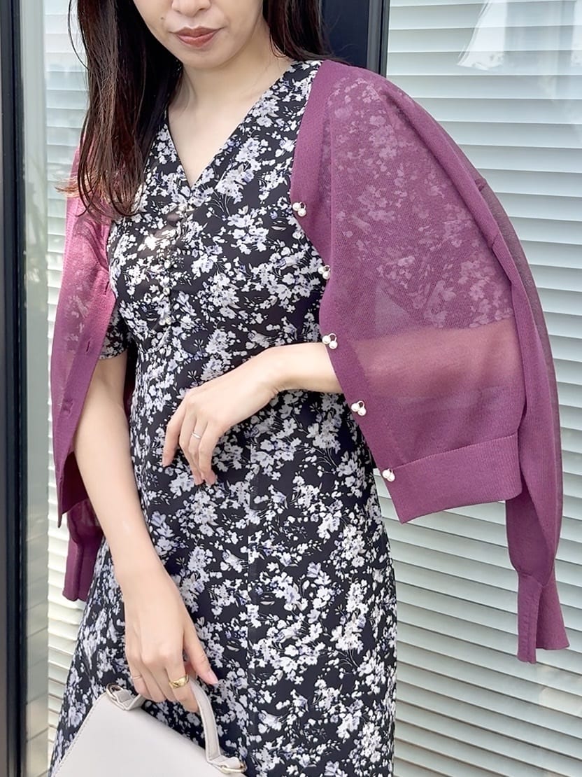 teiさんの「Couture brooch｜【一枚で着映える・通勤】Vネックフラワーワンピース」を使ったコーディネート