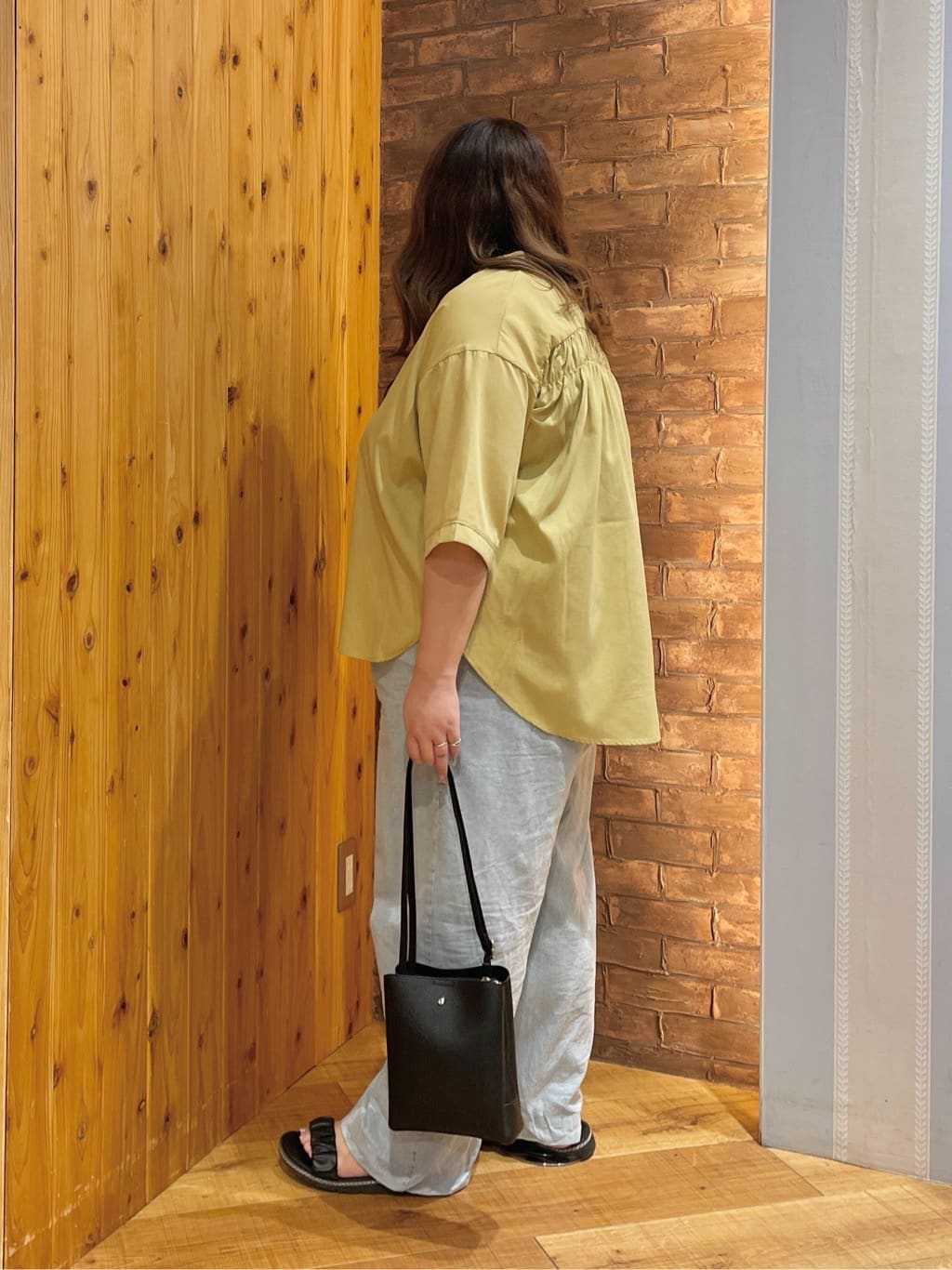 Risaさんの「SHOO･LA･RUE｜【S-LL/洗濯後しわになりにくい】バックギャザーがアクセント スッキパーブラウス」を使ったコーディネート
