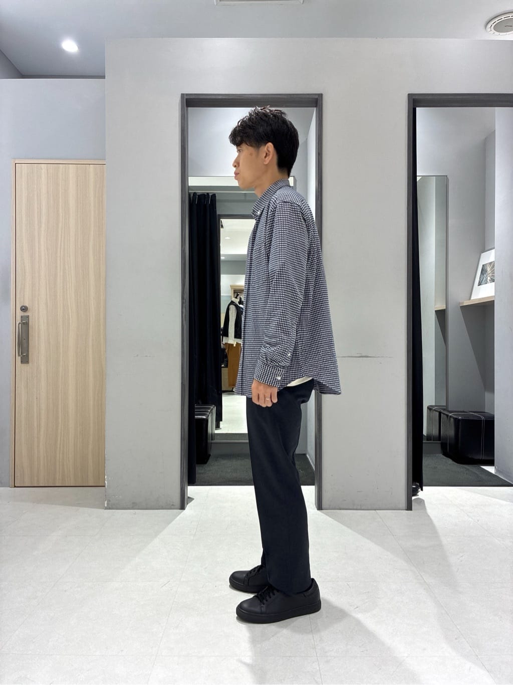 わいずみさんの「TAKEO KIKUCHI｜【抗菌防臭/シーズンレス】シアサッカーギンガムチェック ストレッチシャツ」を使ったコーディネート