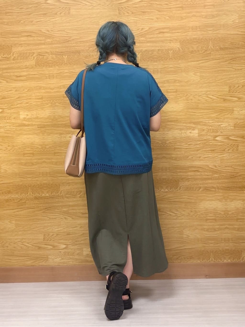 ぁむさんの「SHOO･LA･RUE｜【S-LL/ひんやり】インせず決まる 楽してきれいなレース付きトップス」を使ったコーディネート
