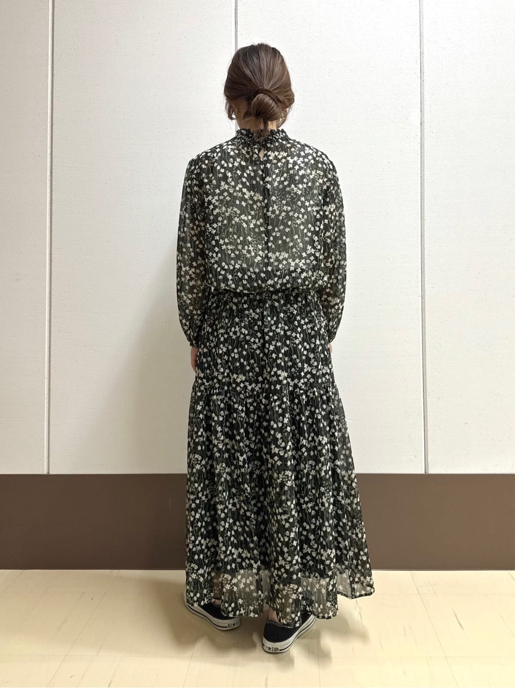 mamiさんの「INDIVI｜【秋映え柄/セットアップ可能】フラワーシフォンブラウス」を使ったコーディネート