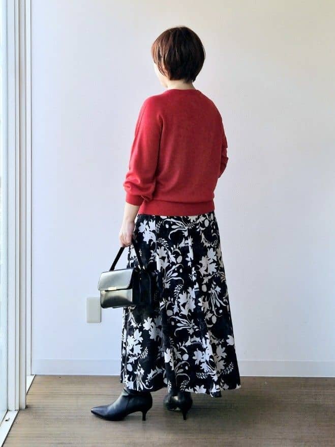 やじまさんの「UNTITLED｜【セットアップ可/ウエストゴム】オーナメントフラワー スカート」を使ったコーディネート