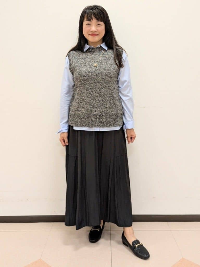 ともさんの「UNTITLED｜【重ね着レイヤードに】杢調ニットベスト」を使ったコーディネート