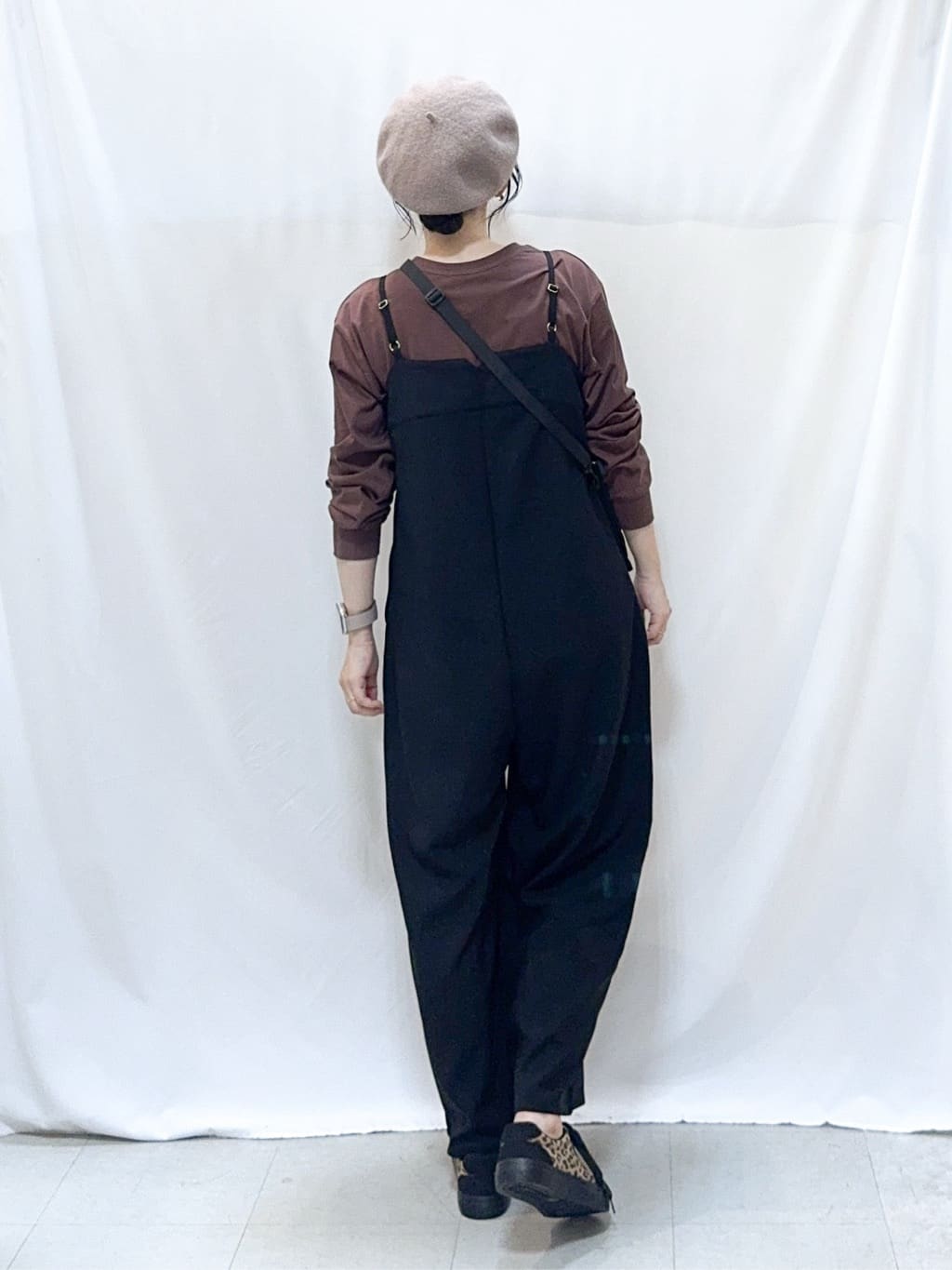 𝐇𝐢𝐫𝐨𝐦𝐢さんの「SHOO･LA･RUE｜【S-LL】大人カジュアルに ベアトップ風 キャミサロペット」を使ったコーディネート