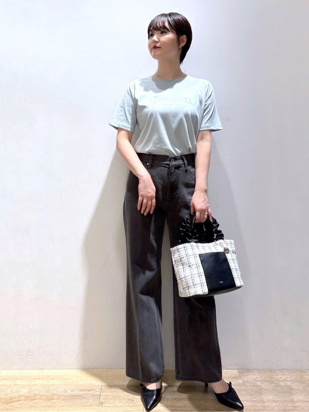 mizukiさんの「index｜《丈が選べる》ストレートデニムパンツ【洗濯機洗い可】」を使ったコーディネート