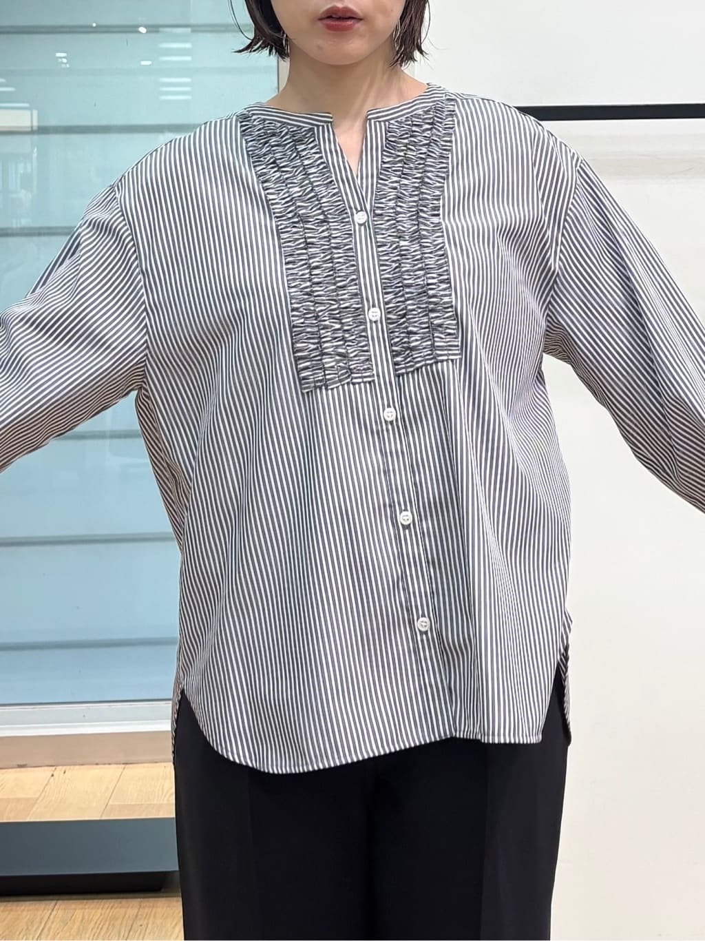 asamiさんの「INDIVI｜【洗える】胸元タックフリル長袖ブラウス」を使ったコーディネート