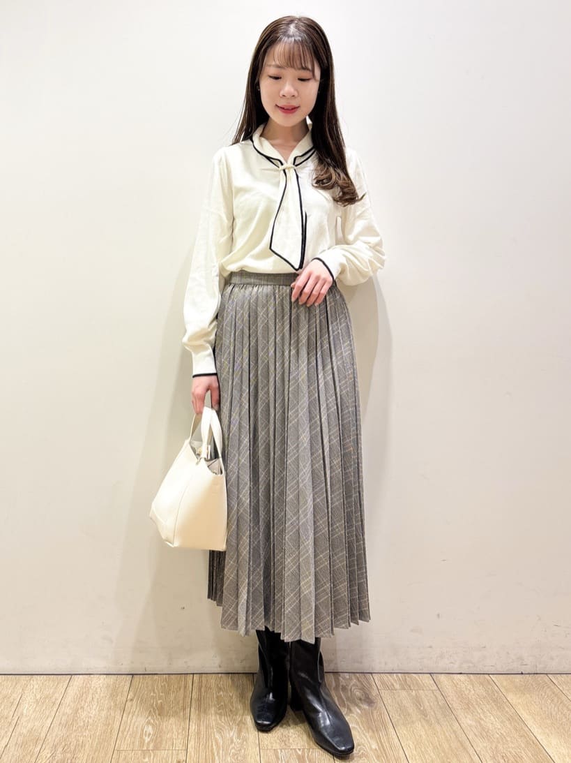 ayaさんの「index｜ゴールドパーツ付きボウタイニット【洗濯機OK】《10col／XS～LL》」を使ったコーディネート
