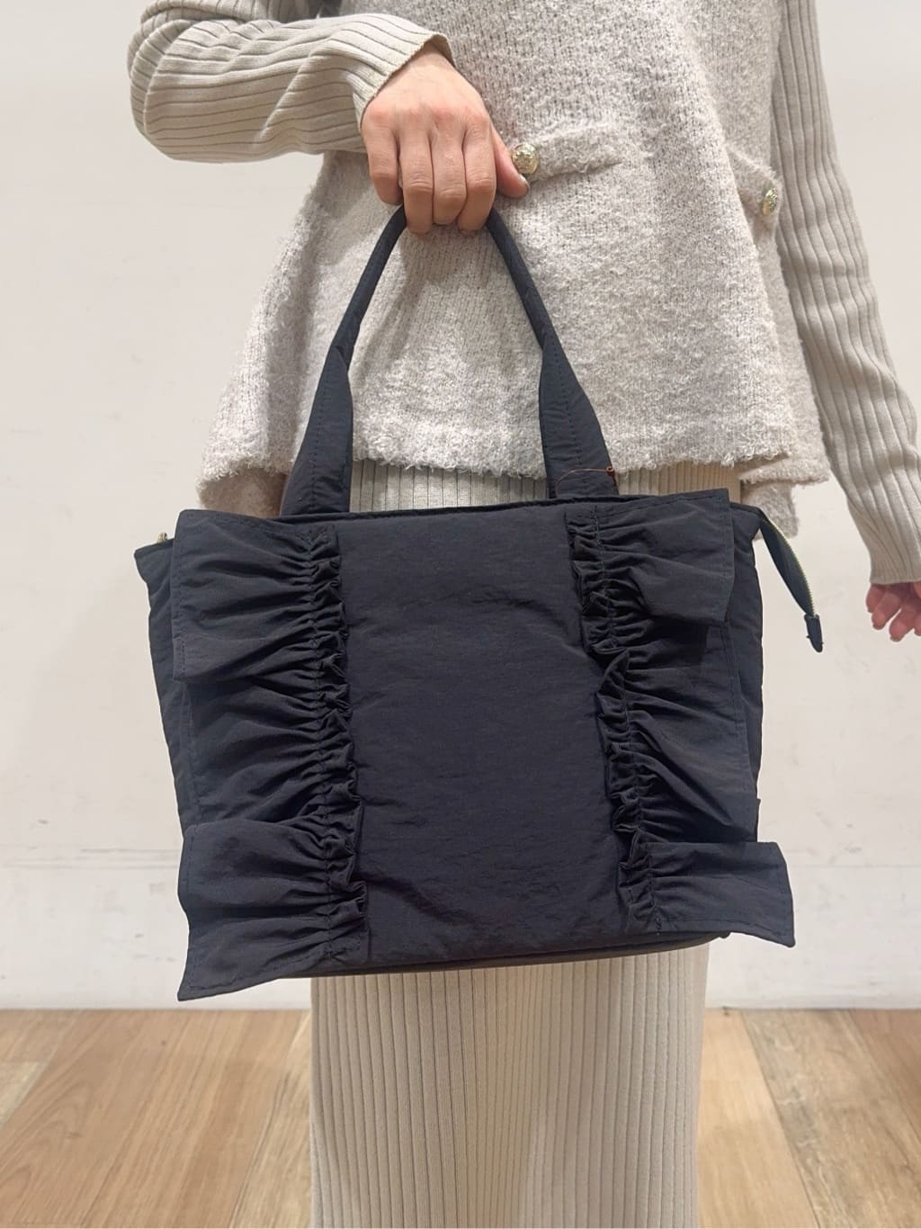 miさんの「grove｜【2点SET/体型カバー】一枚で決まる、ペプラムベスト&times;ニットワンピース」を使ったコーディネート
