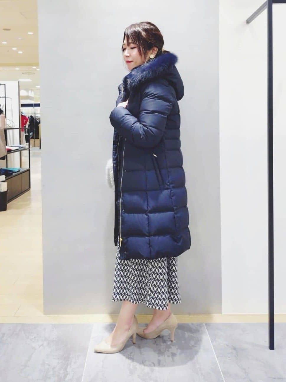 TOMOMIさんの「INDIVI｜【名品／撥水／抗菌防臭】ロング丈リサイクルダウンコート」を使ったコーディネート