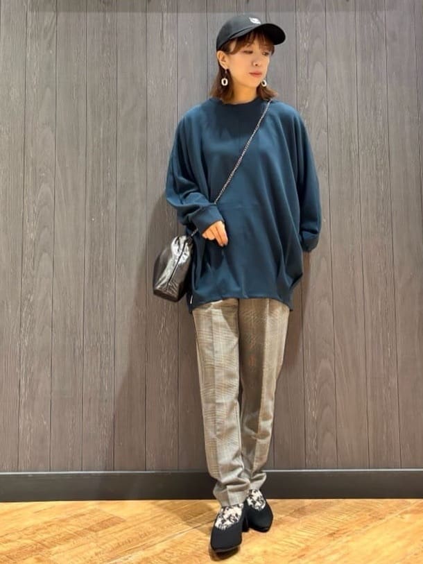 meiさんの「SHOO･LA･RUE｜【S-LL/体型カバー】とろみ感が心地よい 裾タック ドルマンチュニック」を使ったコーディネート