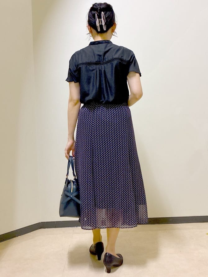 beni_gingerさんの「Reflect｜【WEB先行カラーあり／マシンウォッシュ可／ウエスト総ゴム】コツキ幾何柄ロングスカート」を使ったコーディネート