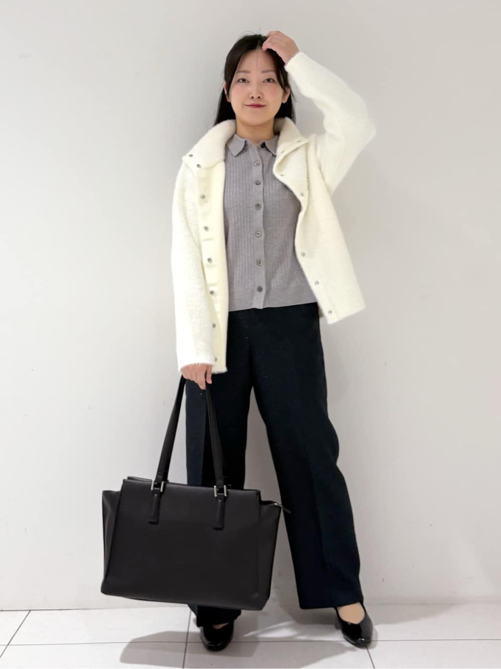 momokoさんの「INDIVI｜スタンドネック シャギーモールニット」を使ったコーディネート
