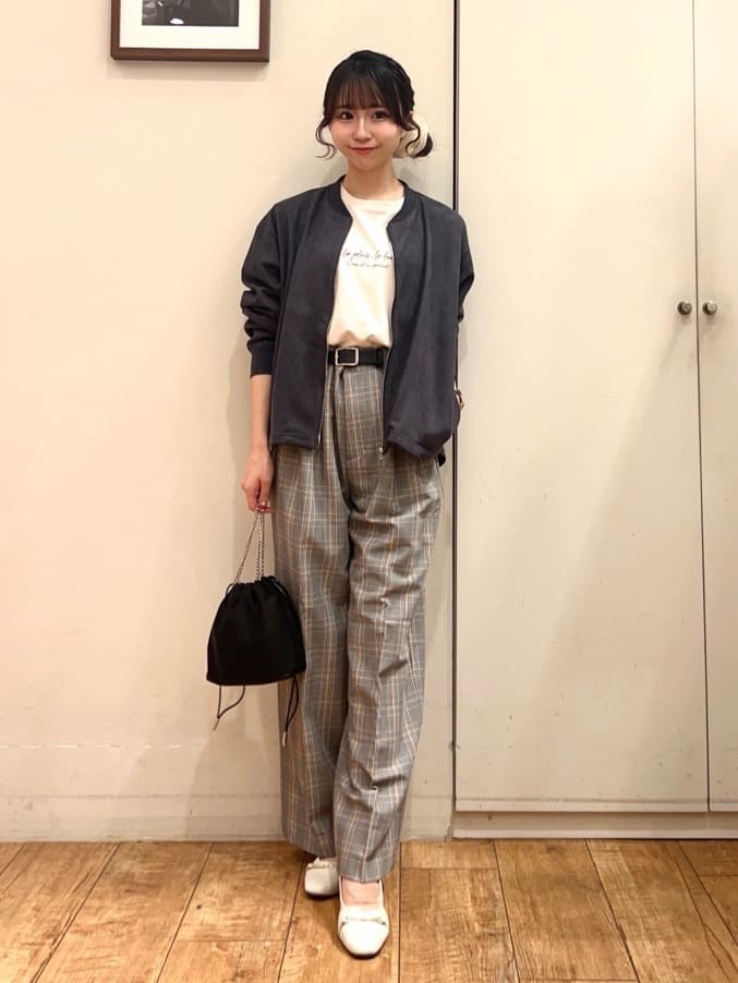 AIRIさんの「SHOO･LA･RUE｜【S-LL】柔らかくて軽い さっと羽織れるフェイクスエードブルゾン【CIRCRIC】」を使ったコーディネート