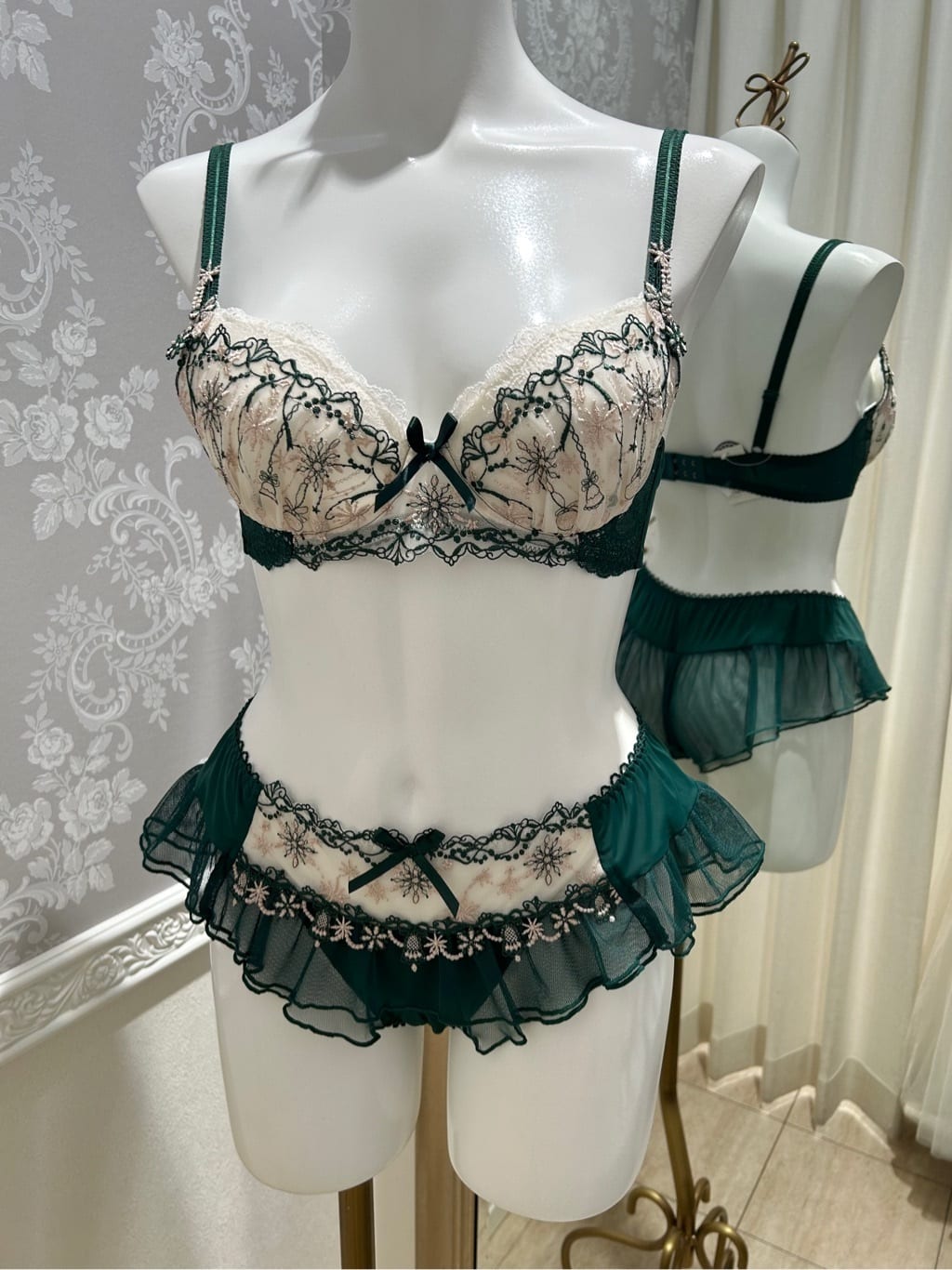 hachiさんの「Risa Magli｜【ルビー】 ブラジャー （B-C） ＜Side Shape（サイドシェイプ）＞」を使ったコーディネート