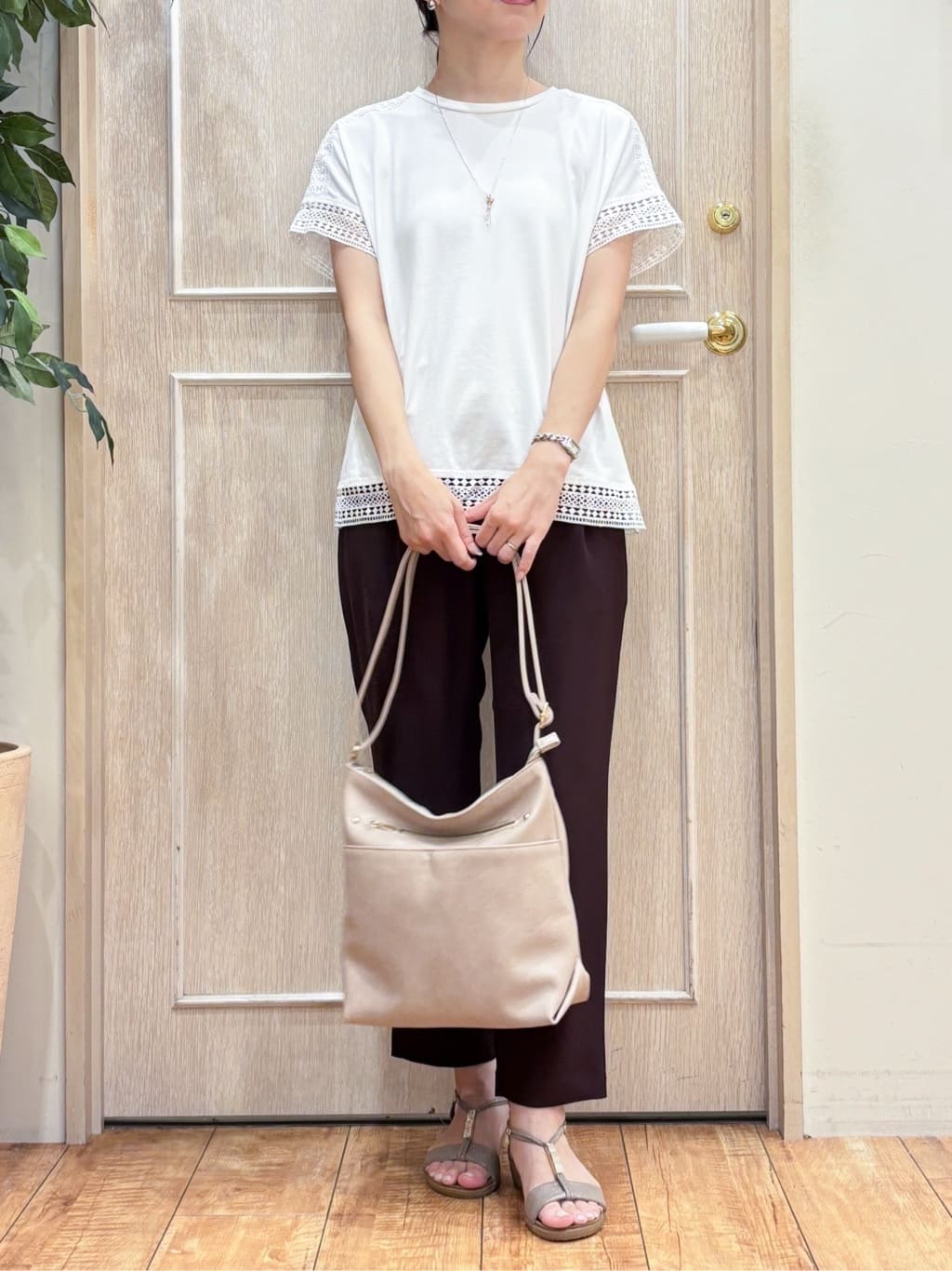 なみさんの「SHOO･LA･RUE｜【S-LL/ひんやり】インせず決まる 楽してきれいなレース付きトップス」を使ったコーディネート