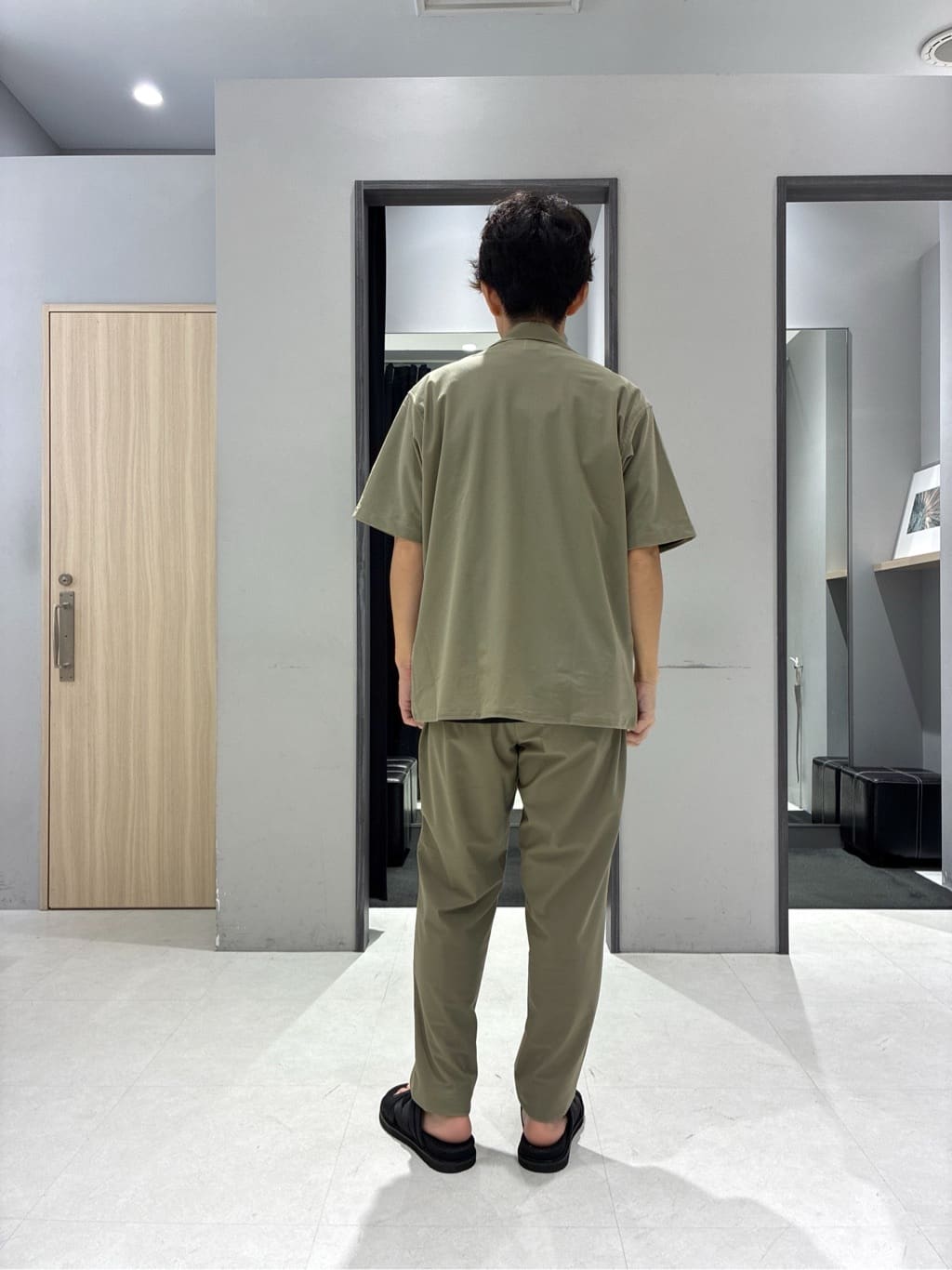 わいずみさんの「TAKEO KIKUCHI｜【COOL CITY WEAR】エアートール オープンカラーシャツ /接触冷感・通気性」を使ったコーディネート