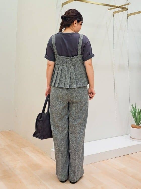 ふるさんの「grove｜【2点SET/体型カバー】夏から秋まで着まわせる！プリーツビスチェセットアップ」を使ったコーディネート