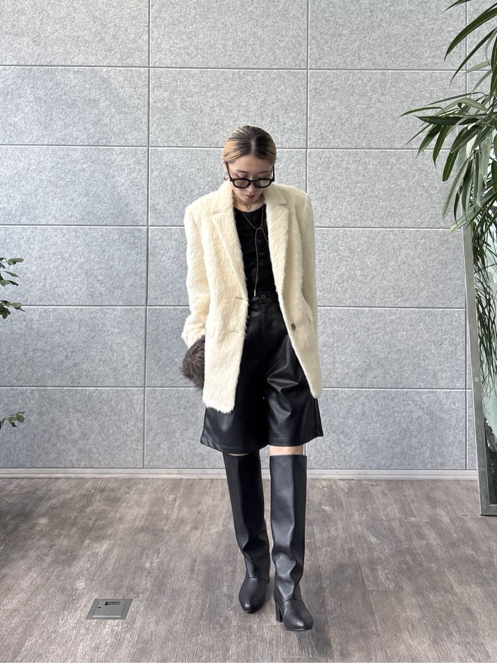 kotakiさんの「INDIVI｜【LE VERNIS】ポワールフラッフィーファーバッグ」を使ったコーディネート