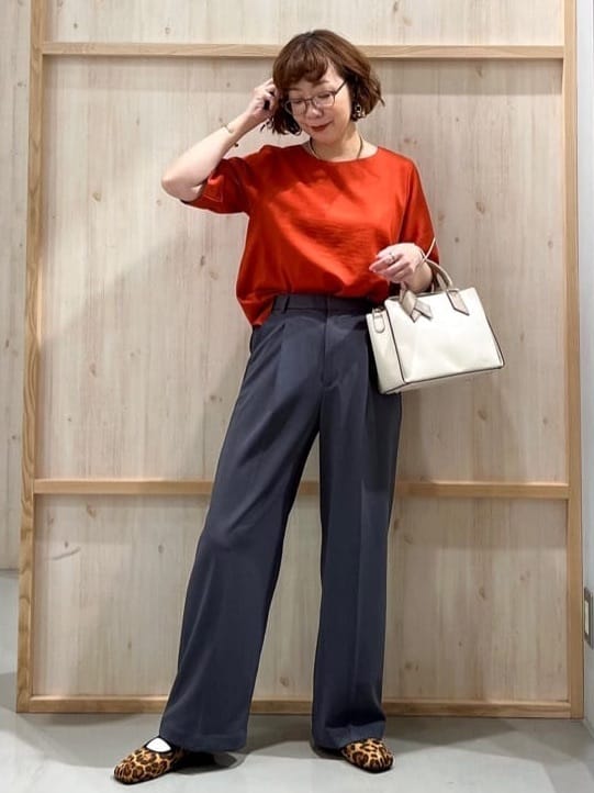 nakoさんの「THE SHOP TK｜麻調メッシュブラウス【二の腕カバー/洗える】」を使ったコーディネート