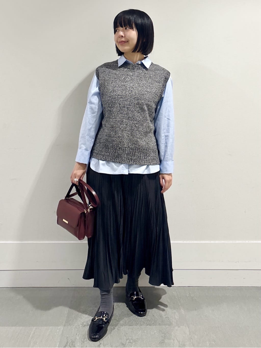 モエカさんの「UNTITLED｜【重ね着レイヤードに】杢調ニットベスト」を使ったコーディネート