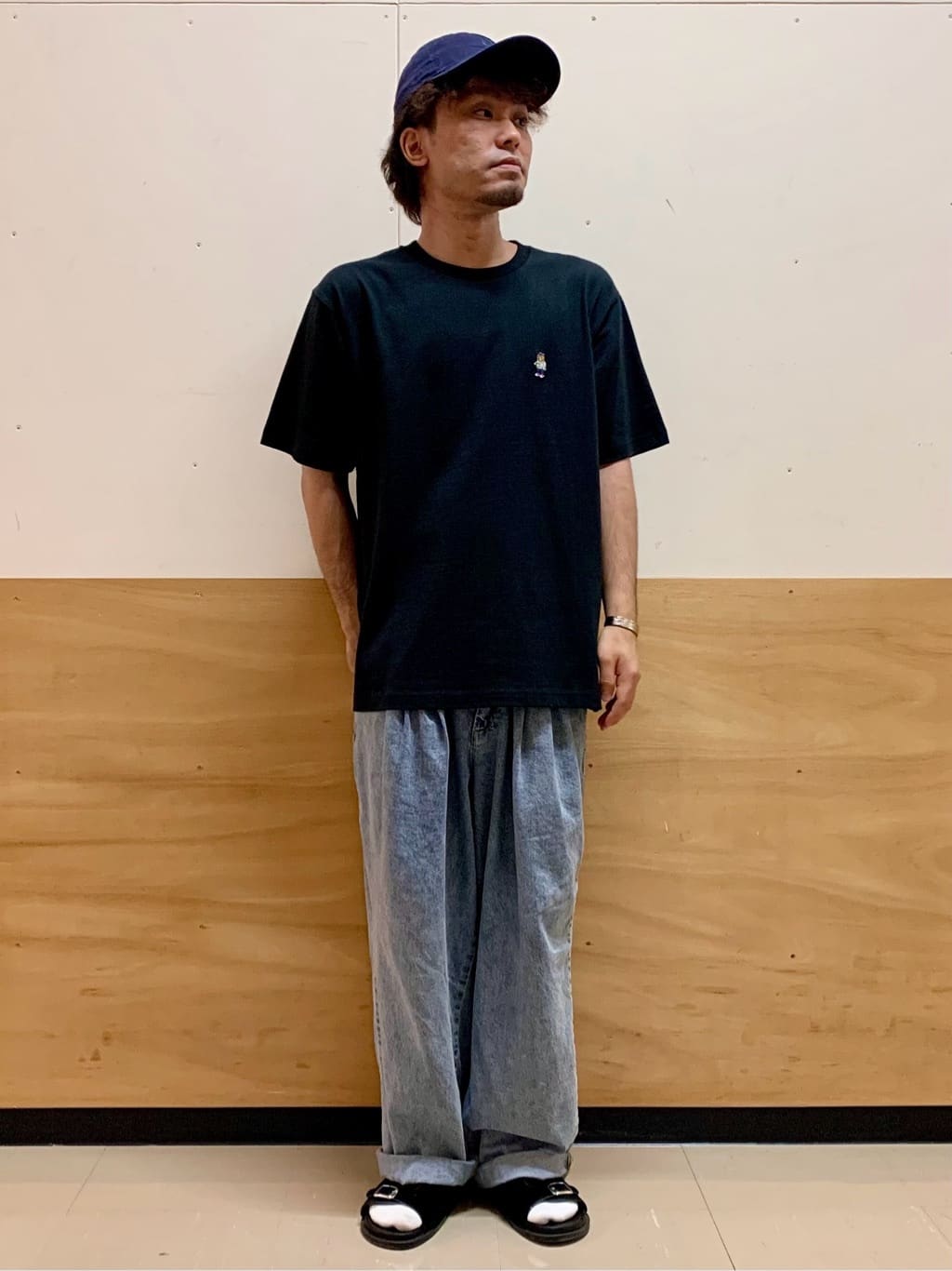 MATUさんの「THE SHOP TK｜ワンポイントベアーロゴ半袖Tシャツ【洗濯機OK】」を使ったコーディネート