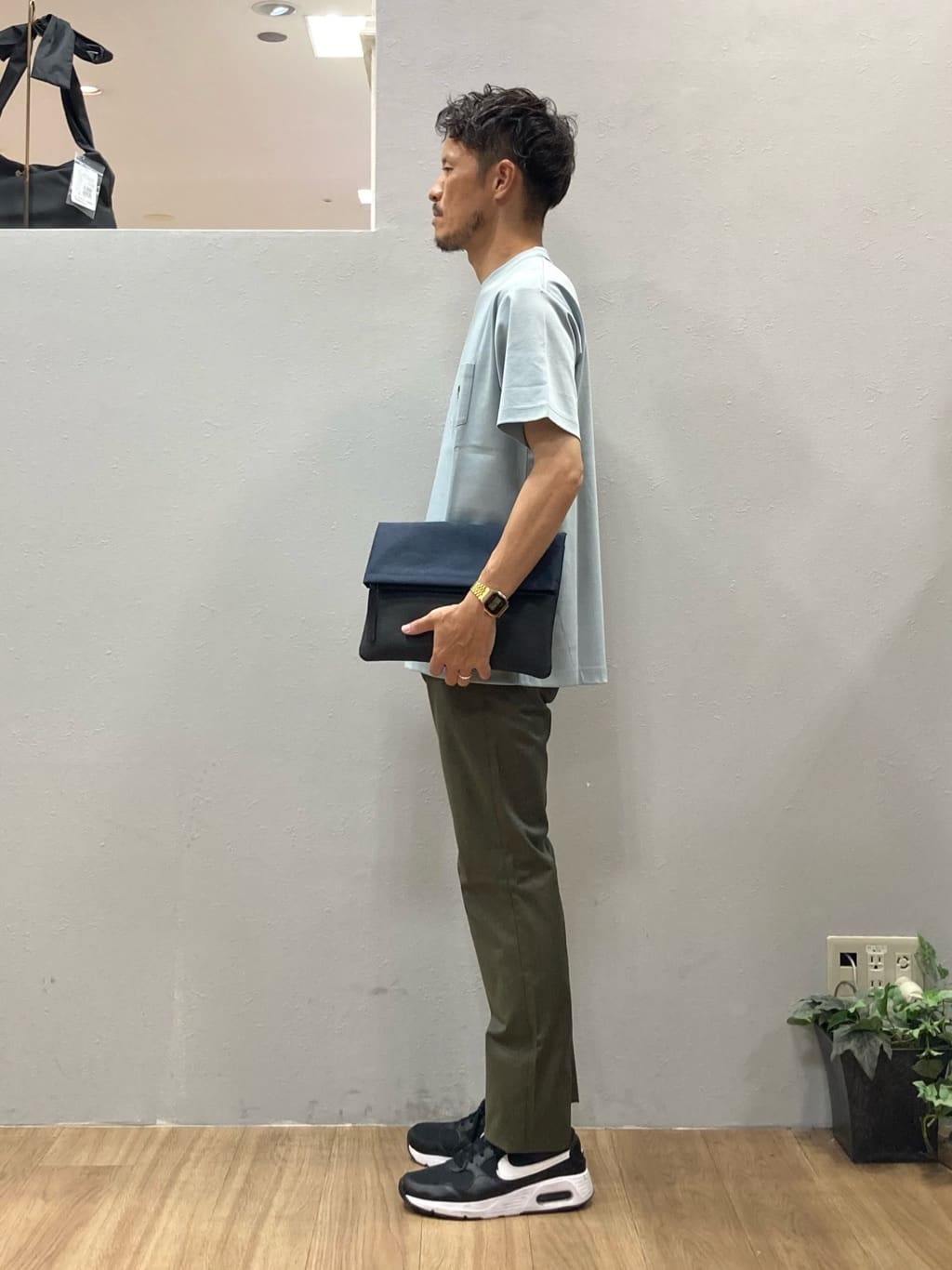 シュンさんの「TAKEO KIKUCHI｜【COOL CITY WEAR】ワンポイント刺しゅう ポケットTシャツ /接触冷感」を使ったコーディネート