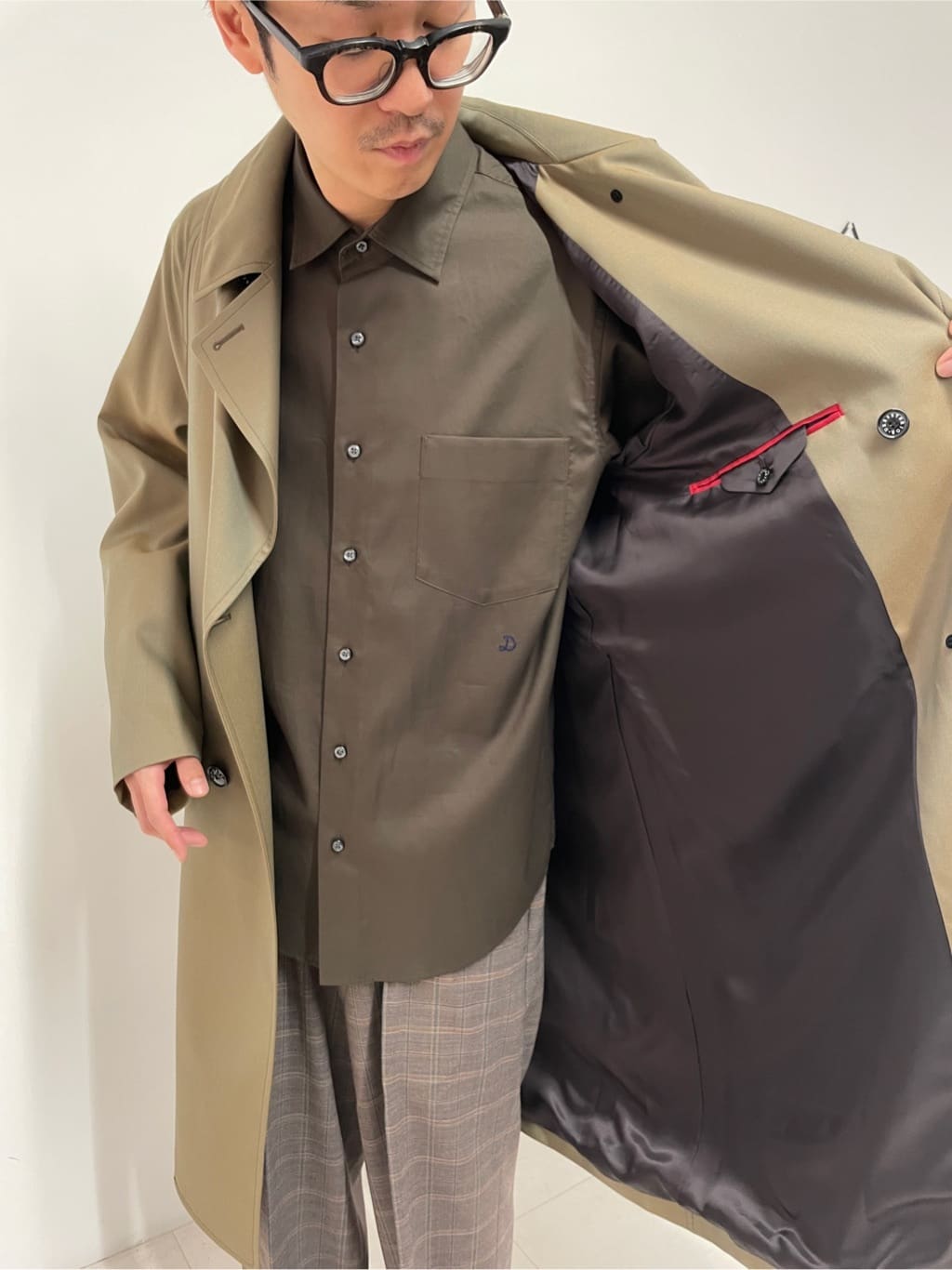 蒲谷祐太さんの「DRESSTERIOR｜ウールギャバジン アルスターコート」を使ったコーディネート