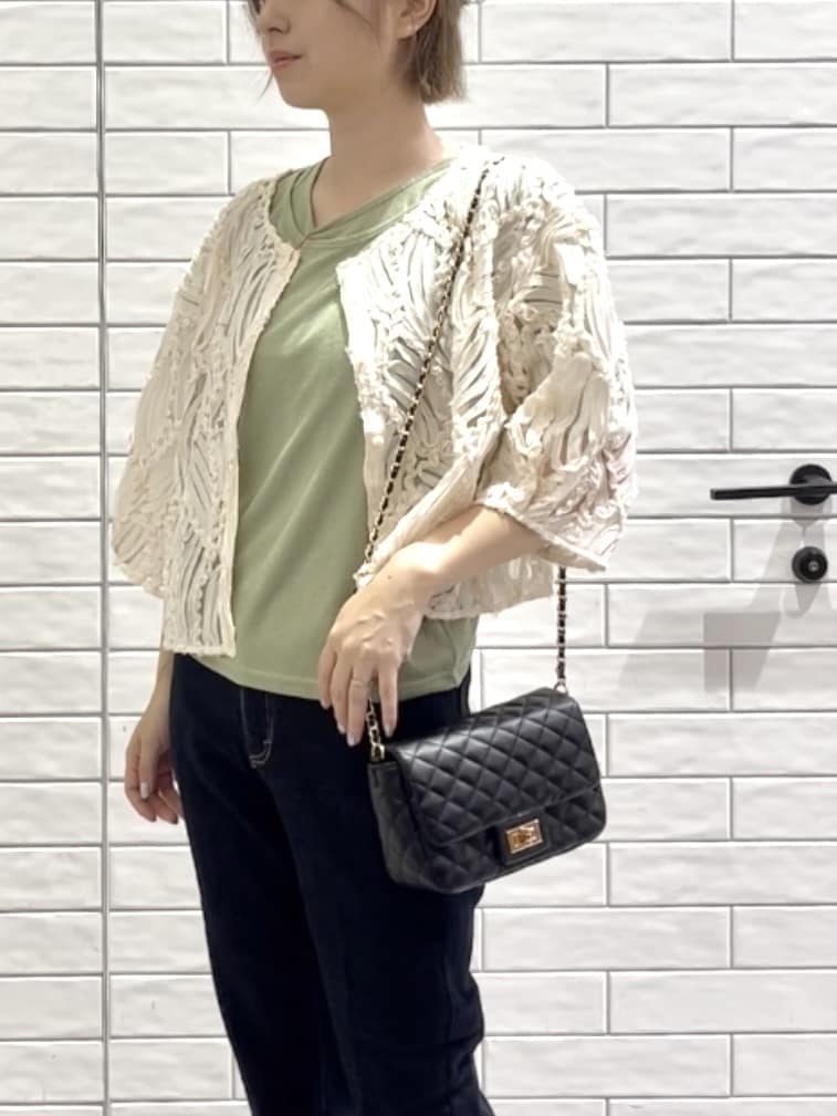 しおりさんの「OPAQUE.CLIP｜シアー刺繍レース前開きブラウス【洗濯機洗い可】」を使ったコーディネート