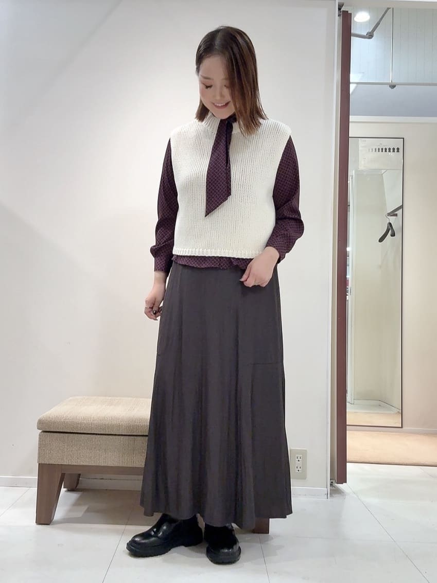 YUIさんの「UNTITLED｜【レイヤード/前ボタン】2WAYニットベスト」を使ったコーディネート