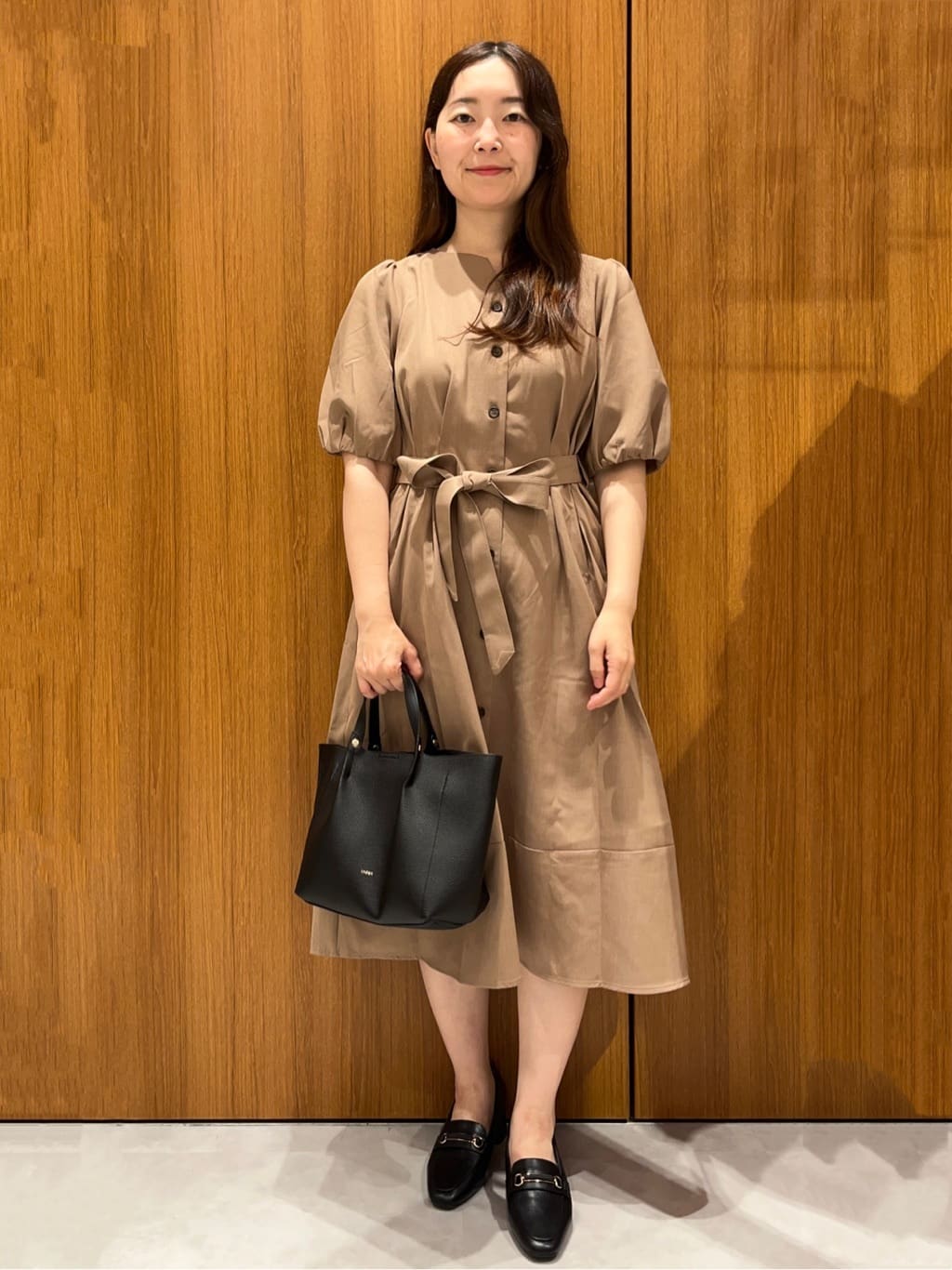 アスカさんの「index｜タックパフスリーブワンピース【洗濯機洗い可／イージーアイロン】」を使ったコーディネート