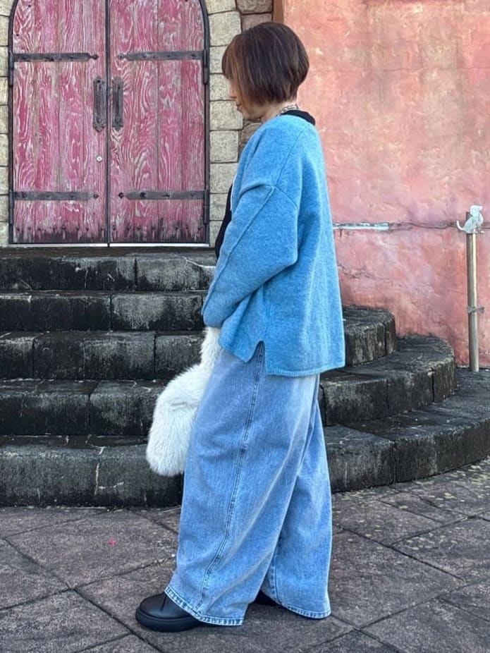 香泉さんの「SHOO･LA･RUE｜【洗濯機可】ふわっと軽く羽織れる オーバーサイズカーディガン」を使ったコーディネート
