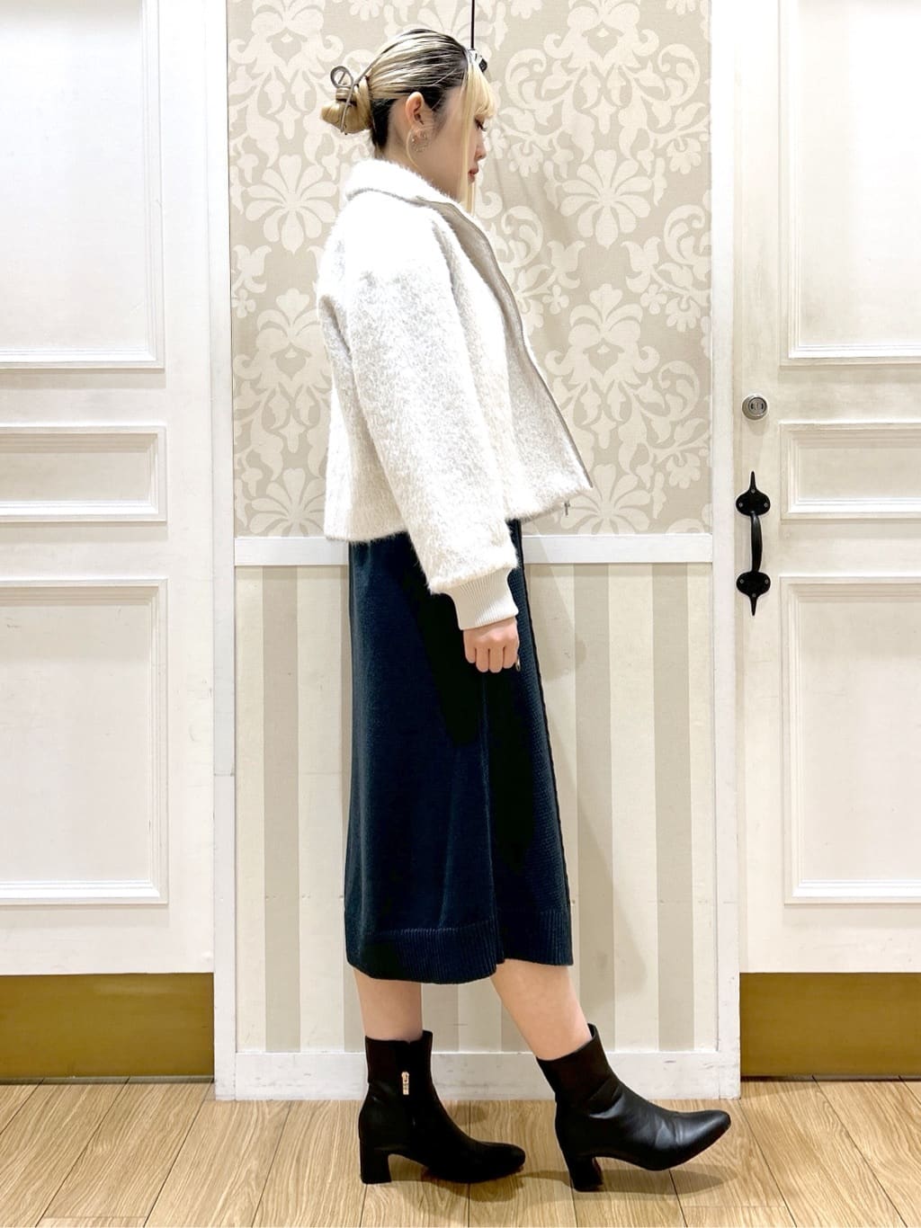 望 愛さんの「grove｜一枚で華やぐ、袖布帛ケーブルニットワンピース」を使ったコーディネート
