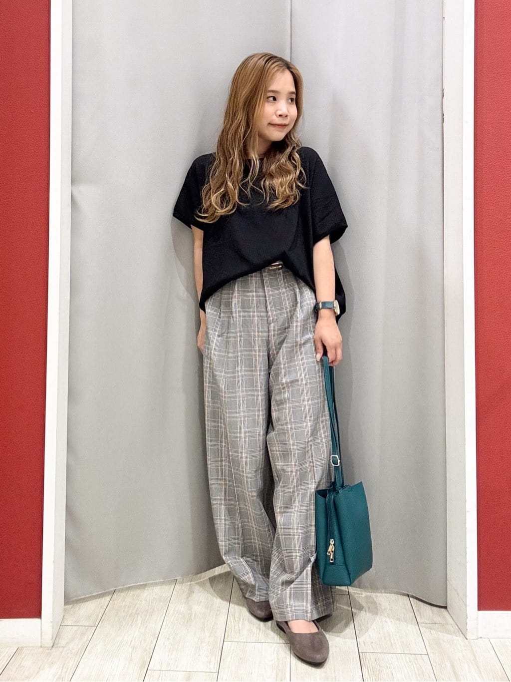 shioさんの「SHOO･LA･RUE｜【S-LL】ブラウス見えする 軽やかな着心地の しぼしぼトップス」を使ったコーディネート