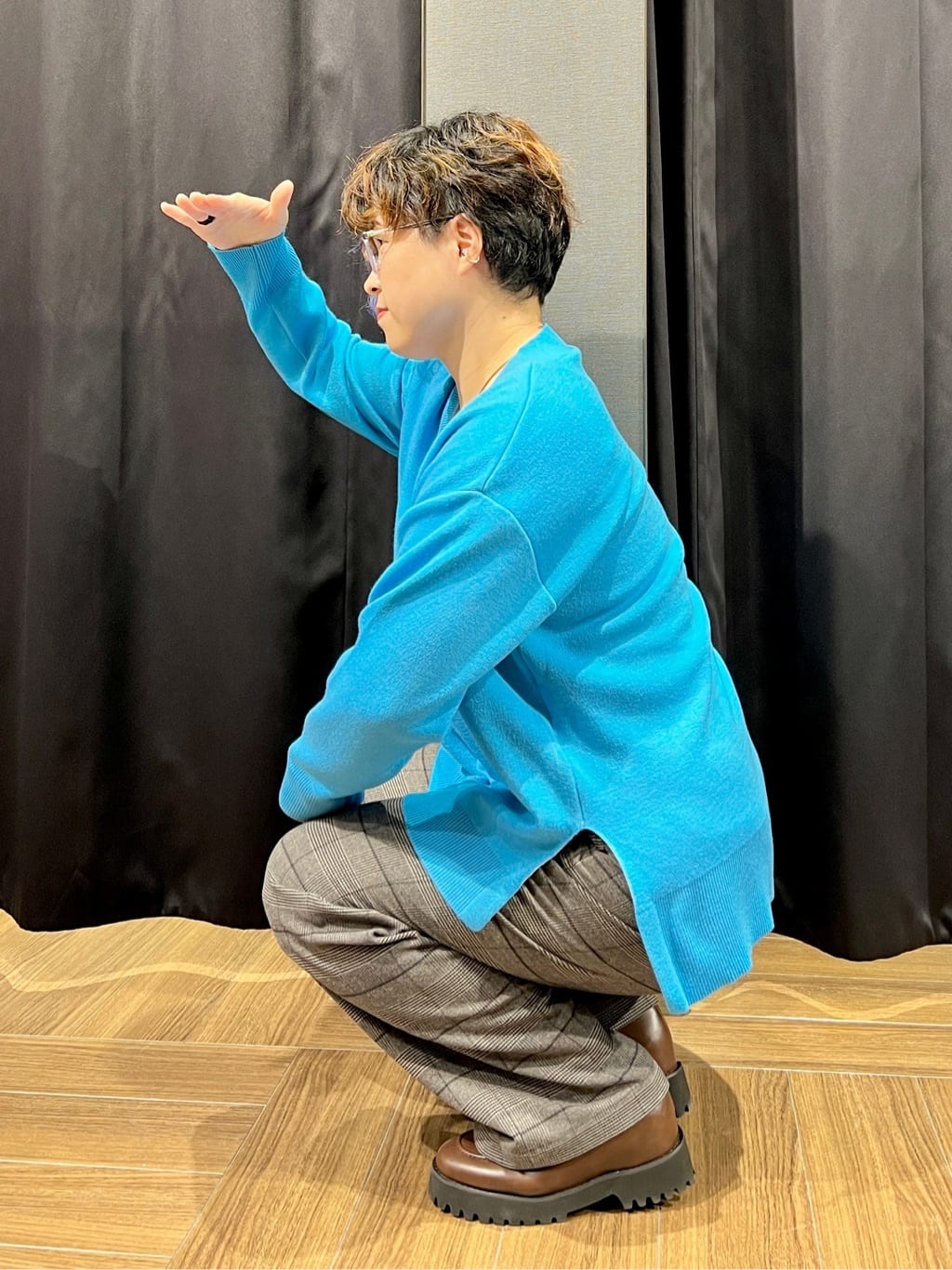 OKMKさんの「THE SHOP TK｜【体型カバー】ゆったり サイドスリットニット」を使ったコーディネート