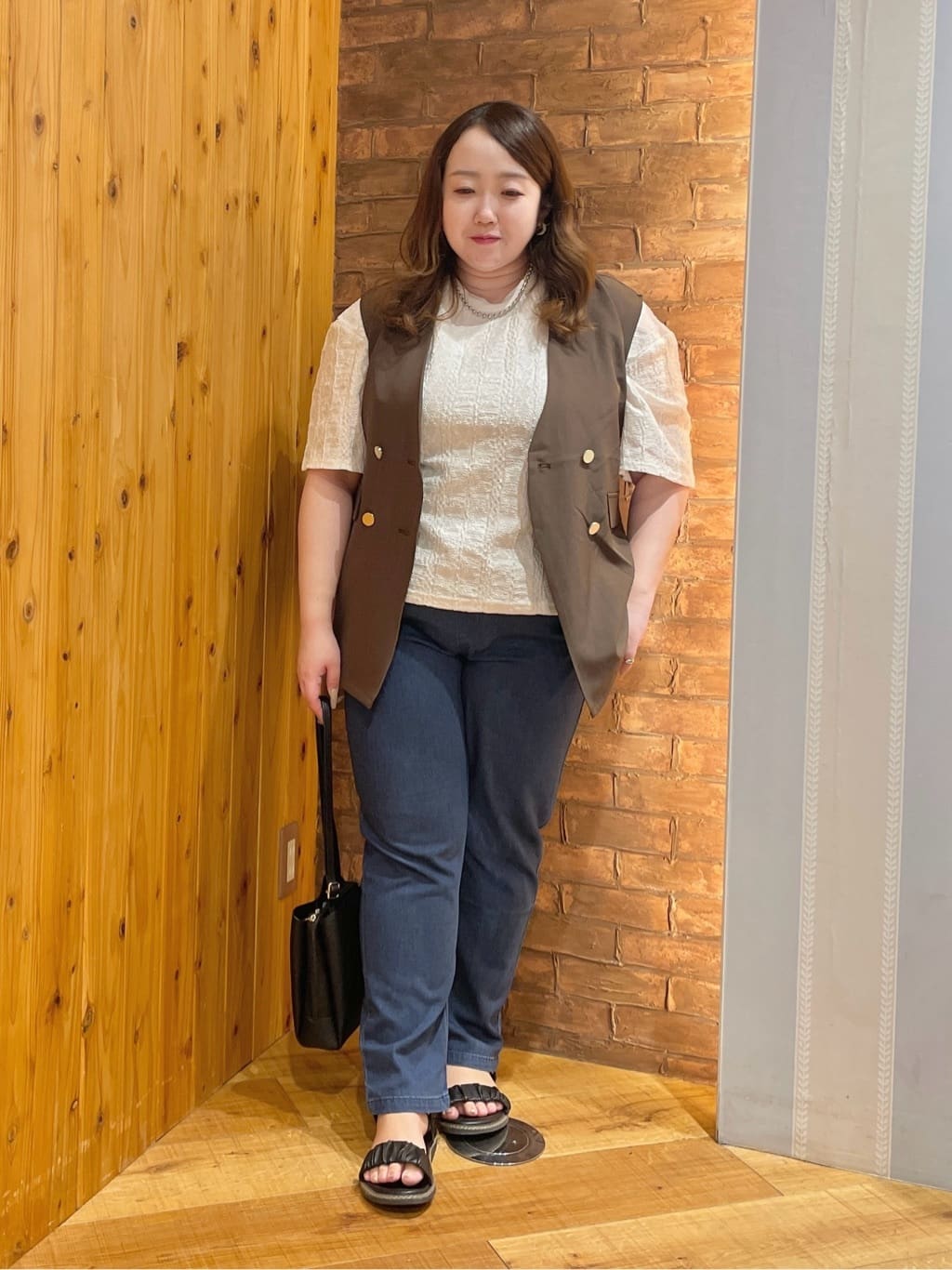 Risaさんの「SHOO･LA･RUE｜【5分袖】大人の魅力を惹きたてる レースカットソー」を使ったコーディネート
