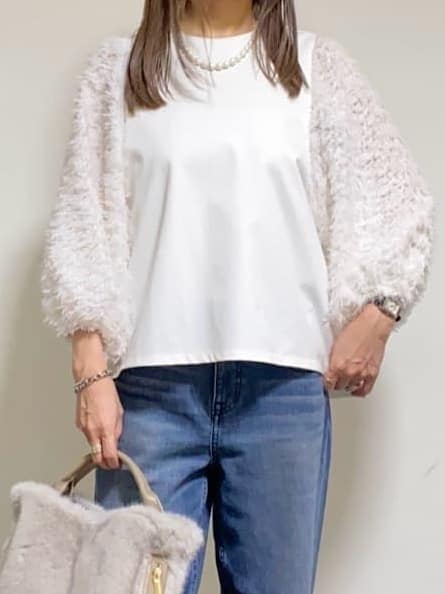 tomoさんの「UNTITLED｜【丸首/Tシャツ風/短丈】シャギースリーブ ポンチカットソー」を使ったコーディネート