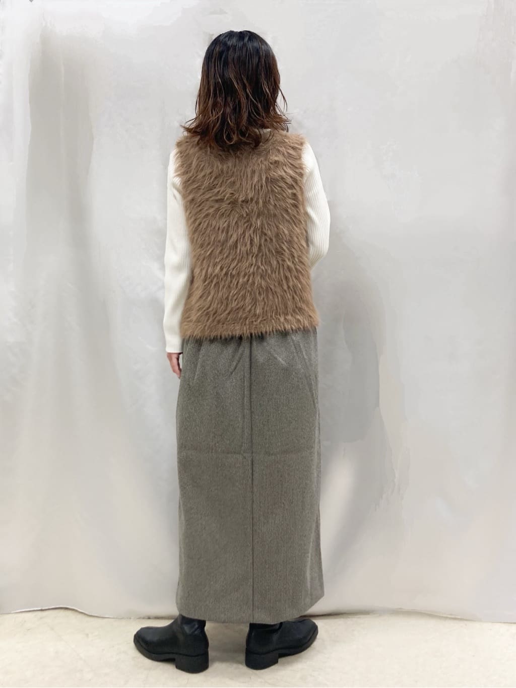 thさんの「SHOO･LA･RUE｜【高レビュー/2点セット】着るだけでコーデが決まる フェザーニットベスト&times;リブニット」を使ったコーディネート