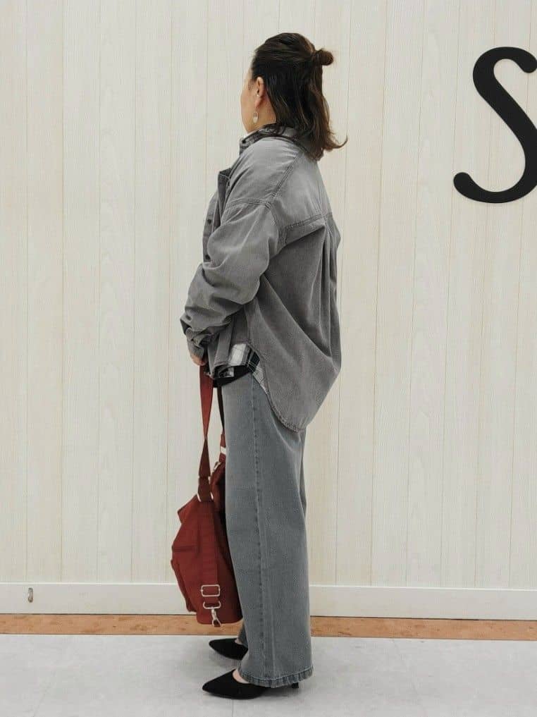 nanahachiさんの「SHOO･LA･RUE｜【S-LL】大人のカジュアルコーデに こなれデニムシャツ」を使ったコーディネート