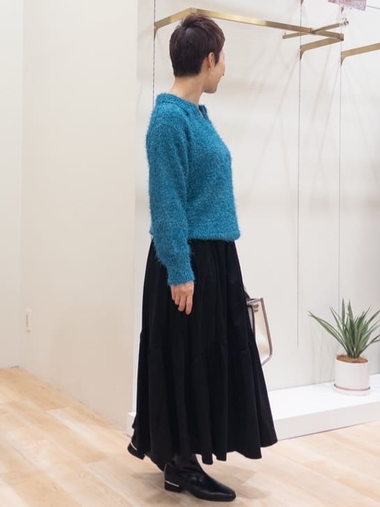 シュウコさんの「grove｜スエードライク マキシティアードスカート」を使ったコーディネート