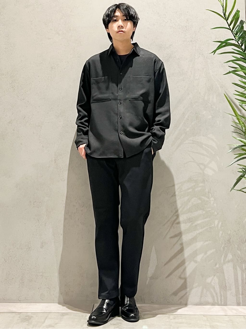SHI-MAさんの「THE SHOP TK｜リンクスジオメトリック長袖Tシャツ【サスティナブル素材使用/洗濯機OK】」を使ったコーディネート