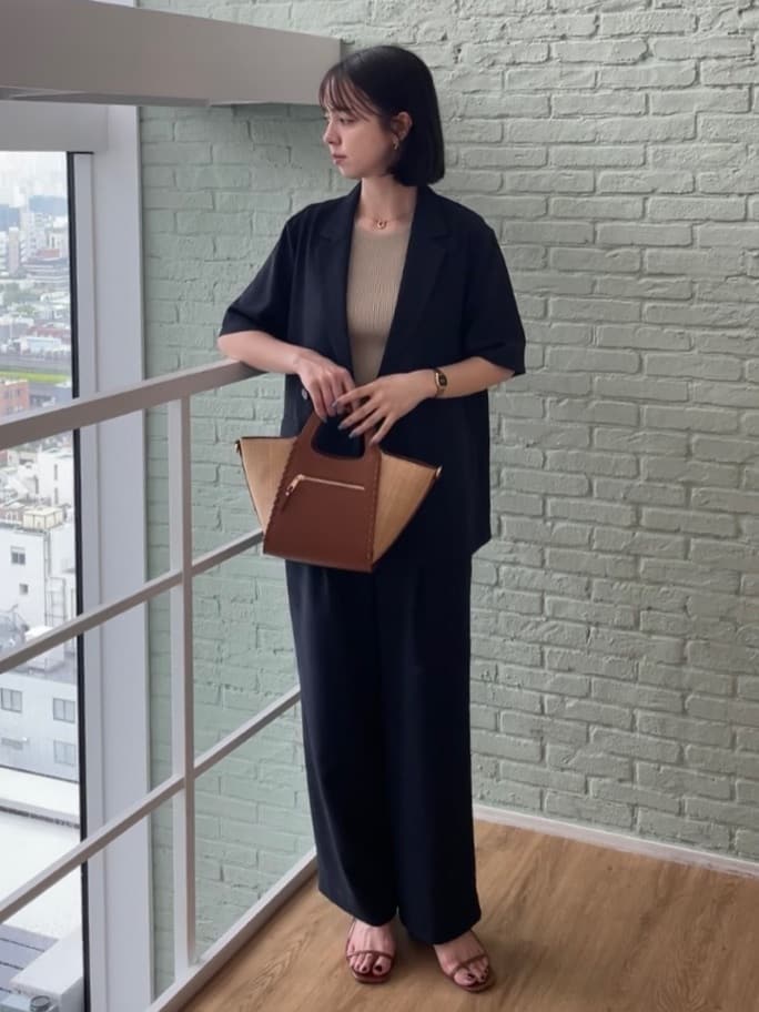 NATSUMIさんの「grove｜軽やかに羽織れて、きちんと見え ハーフスリーブテーラードジャケット」を使ったコーディネート