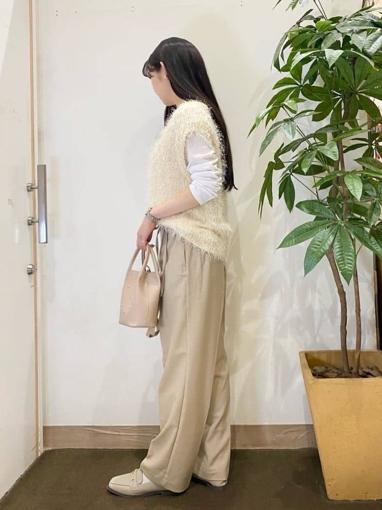 AYUMIさんの「SHOO･LA･RUE｜【S-LL】ウエストリボンがアクセント ゆったりテーパードパンツ」を使ったコーディネート