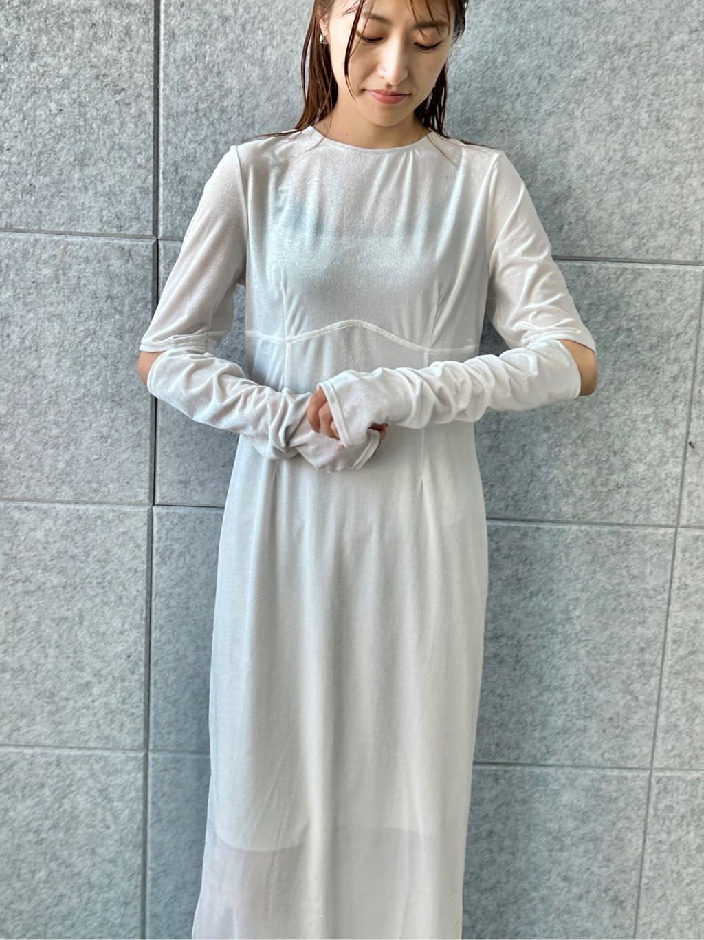 harunaさんの「CODE A｜velvet open back dress」を使ったコーディネート