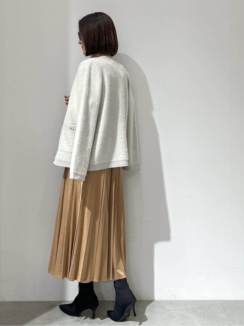 NAKAさんの「OPAQUE.CLIP｜フェイクスウェードプリーツスカート【静電気防止加工／洗濯機OK】」を使ったコーディネート